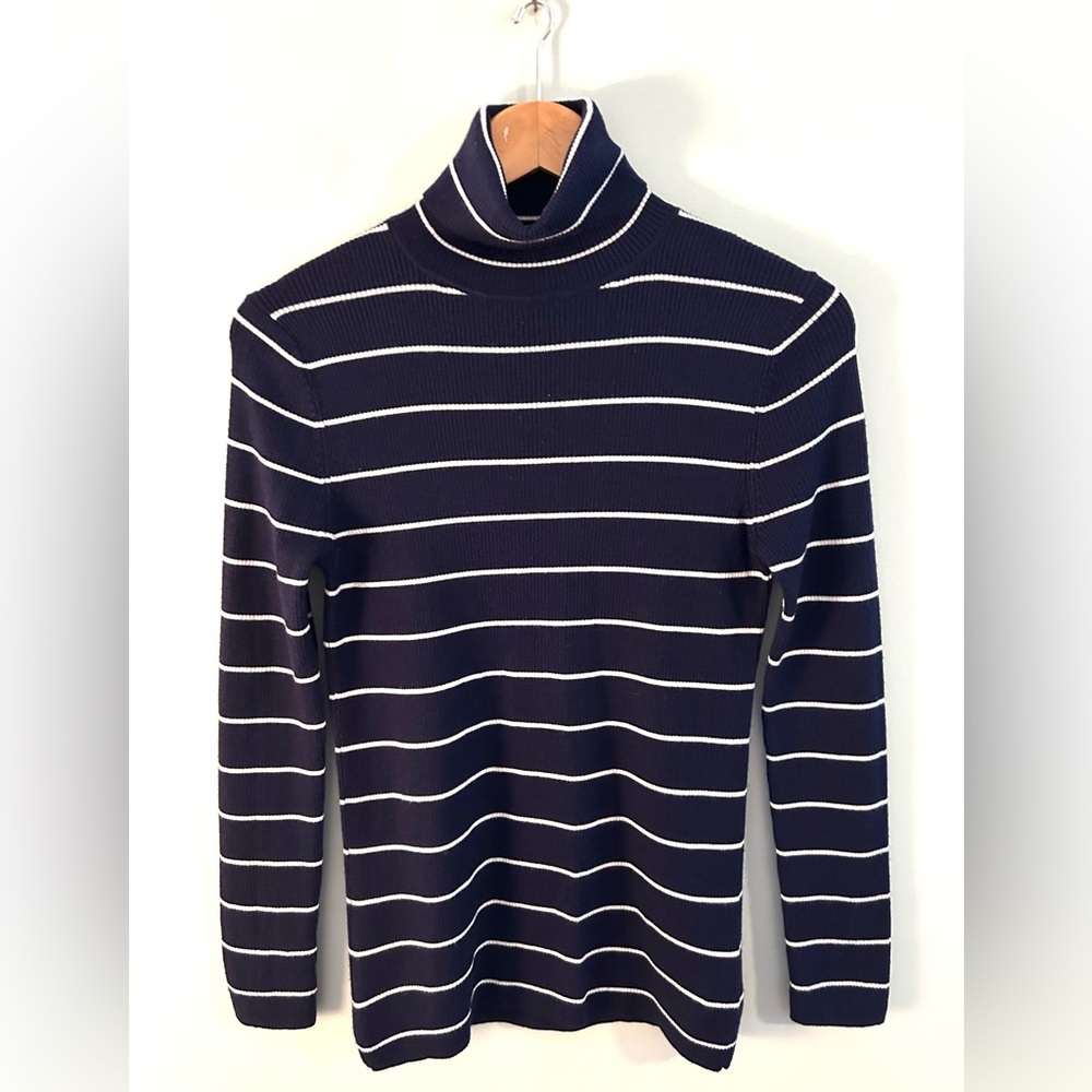 Guideboat Co. NYC 100% Merino Wool Knit Lightweight Turtleneck. Size Medium.